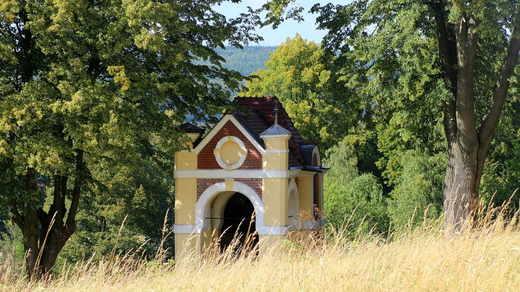 Kapliczki i przydrożne krzyże w Beskidach